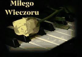 Żółta róża na fortepianie miłego wieczoru
